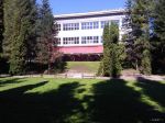 Košickí študenti architektúry so žiakmi pretvárajú školský dvor
