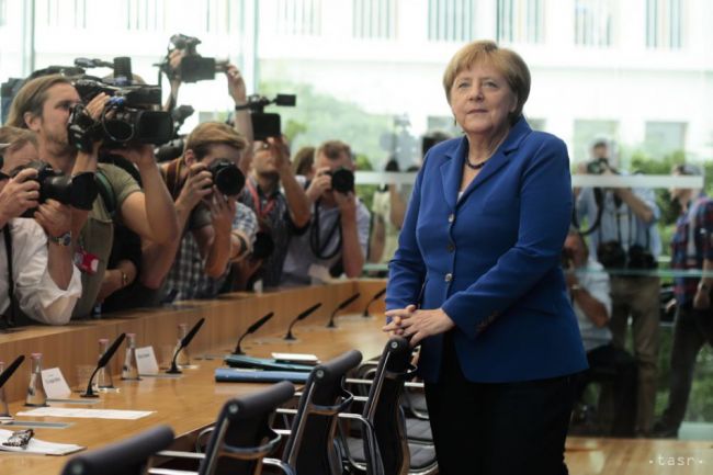 Merkelová: Migračnú krízu by som riešila rovnako ako pred rokom