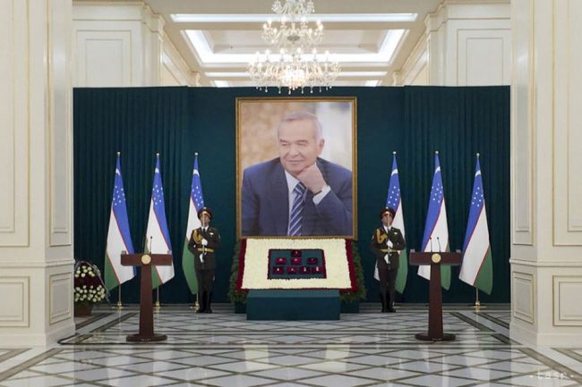 S dlhoročným prezidentom Karimovom sa prišli rozlúčiť tisíce ľudí