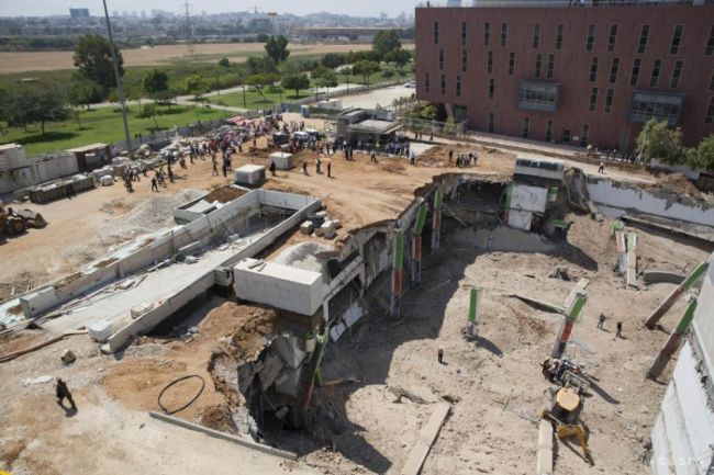 V Tel Avive sa zrútila viacúrovňová garáž, zomreli najmenej dve osoby