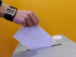 Rakúske voľby ohrozuje nedostatok obálok
