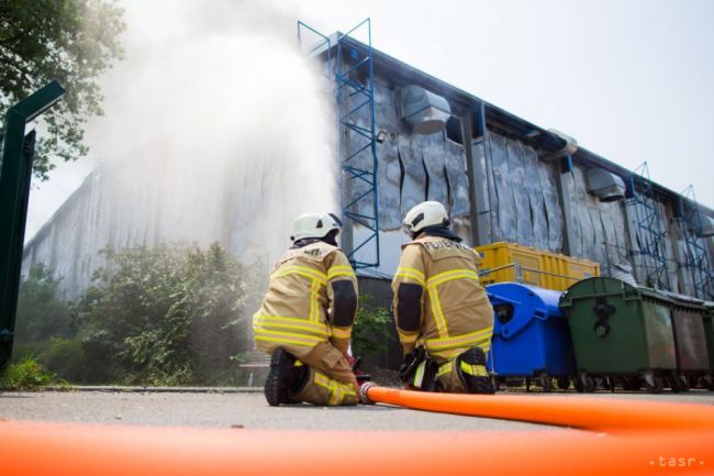 Pripravované centrum pre migrantov vo Francúzsku zachvátil požiar
