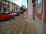 Trenčín investuje do odburinenia krajníc ciest a chodníkov
