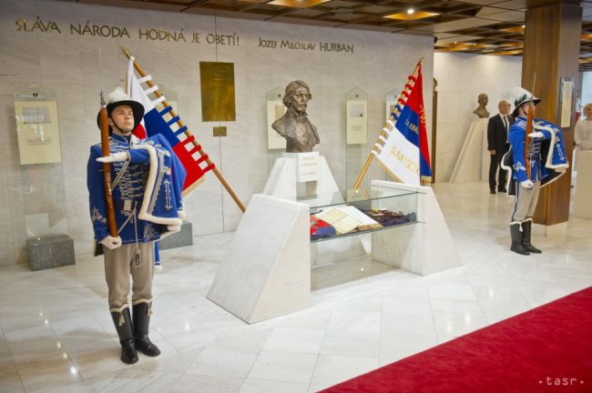 VIDEO: V parlamente nastúpila Čestná stráž, chráni štátne symboly