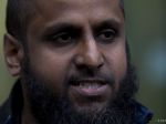Súd v Británii poslal islamského kazateľa na päť a pol roka za mreže