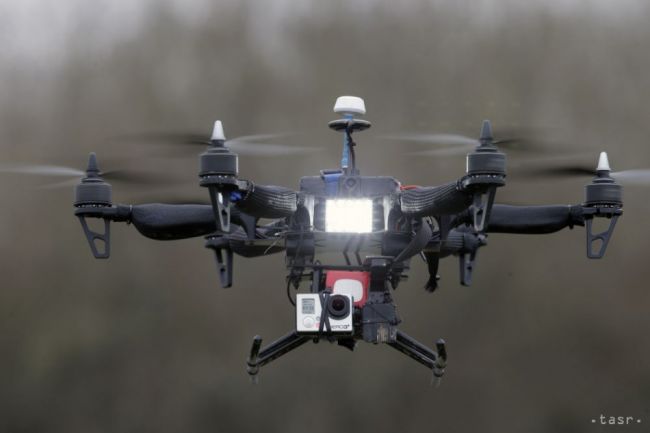 Združenia leteckých dopravcov žiadajú pravidlá pre využívanie dronov