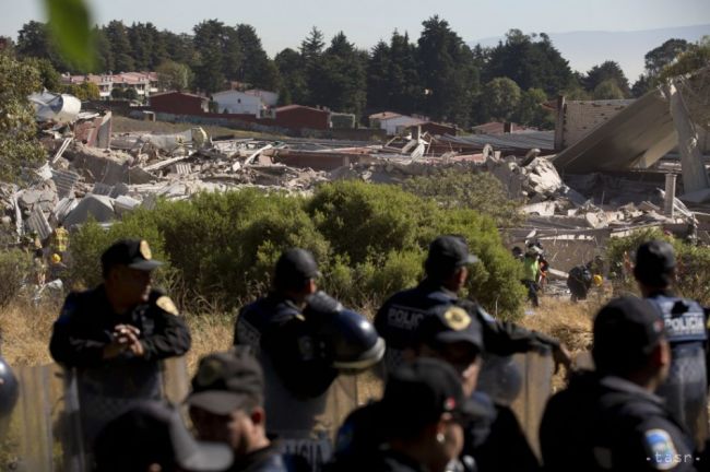 Mexiko: Členovia drogového gangu zrejme zostrelili policajný vrtuľník