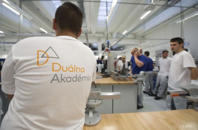 Duálna akadémia v Bratislavske otvorila nový školský rok