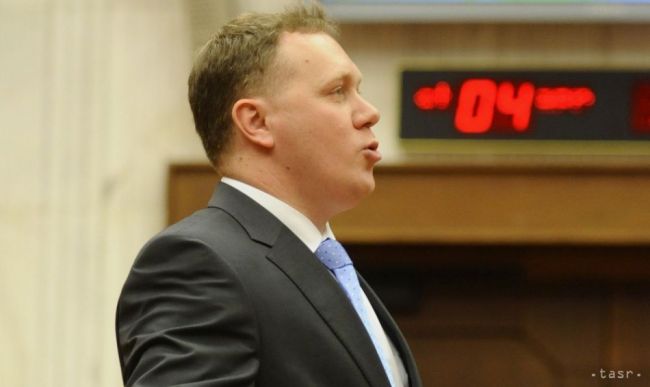 R. Vašečka odkazuje SNS: Riešte školstvo a zdravotníctvo a nie rokovák