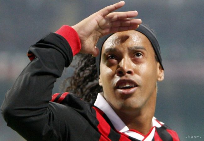 Legendárny Ronaldinho zavesí kopačky na klinec: Kedy sa tak stane?