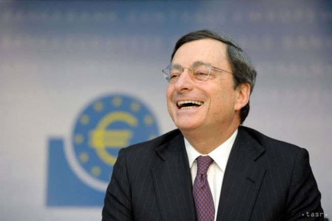 Menová politika ECB je efektívna, tvrdí šéf Draghi