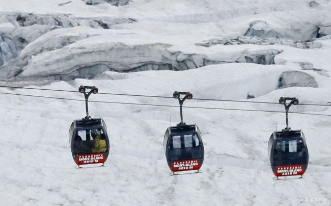 VIDEO: Pasažieri z lanovky v masíve Mont Blancu sú v bezpečí