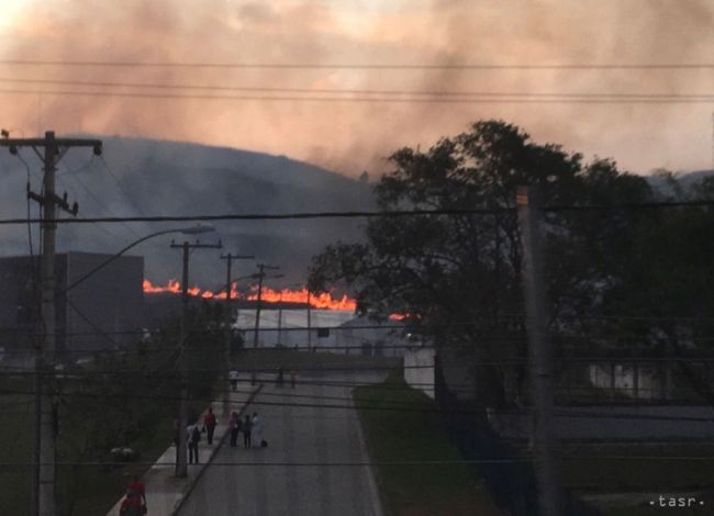 Grécki hasiči sa snažia obmedziť požiar na južnú časť ostrova Thasos