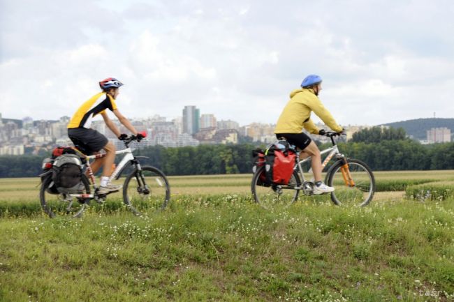Poslanci sa nezhodujú, či povoliť cyklistom jazdu s 0,5 promile