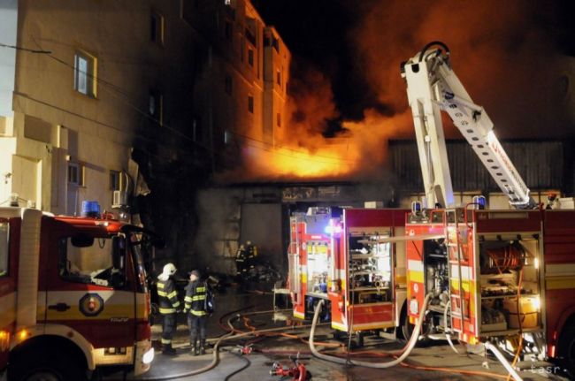 V Brne horia dve haly s matracmi, škody dosiahnu desiatky miliónov Kč