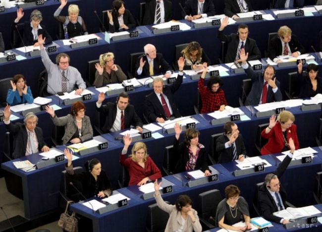 Európsky parlament schválil rezolúciu o situácii v Poľsku