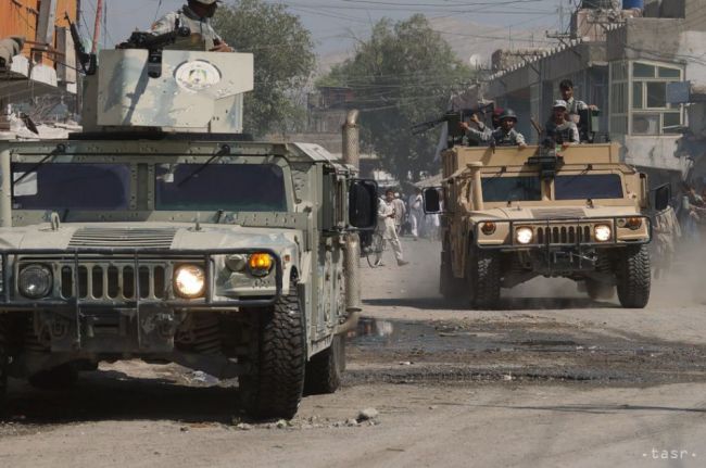 Taliban sa zmocnil asi 200 obrnených vozidiel