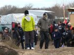 Britský inštitút upozornil, že migranti používajú tajné trasy