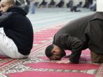 Atentát v mešite v Pakistane si vyžiadal najmenej 16 obetí