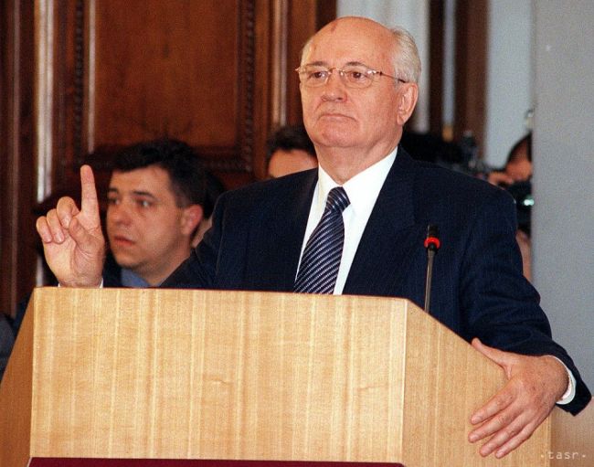 Gorbačov varoval pred ďalším zbrojením a vyzval na dialóg s Ruskom