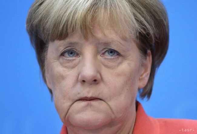 Merkelová berie zodpovednosť za výsledok volieb, no politiku nezmení