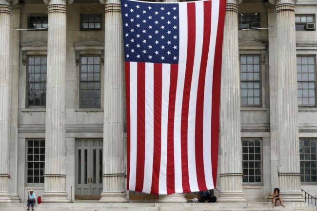 Američania žijúci v zahraničí už začali voliť svojho prezidenta USA
