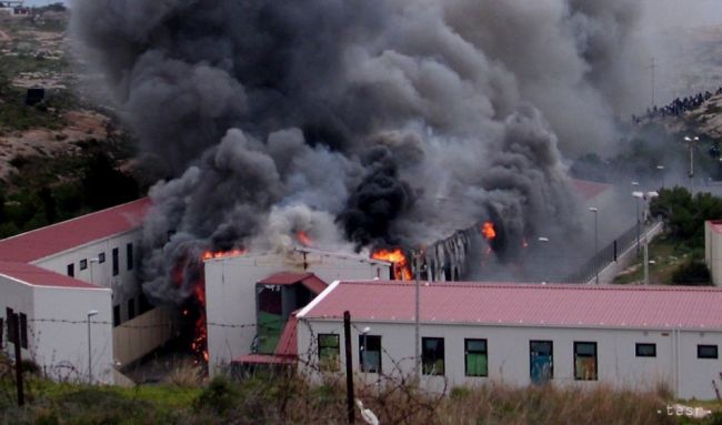 V utečeneckom tábore na ostrove Lesbos vypukol požiar