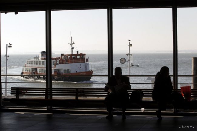 Zamestnanci gréckych trajektov vstúpili do 48-hodinového štrajku
