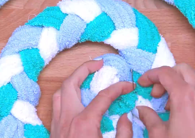 Video: Skvelý nápad, ako využiť staré uteráky