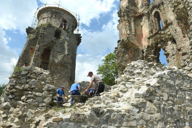 Dotačný program Obnovme si svoj dom pomáha opravovať zrúcaniny hradov