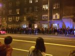 Párty u Rada, bratislavský protest  proti otváračkám, strážila polícia