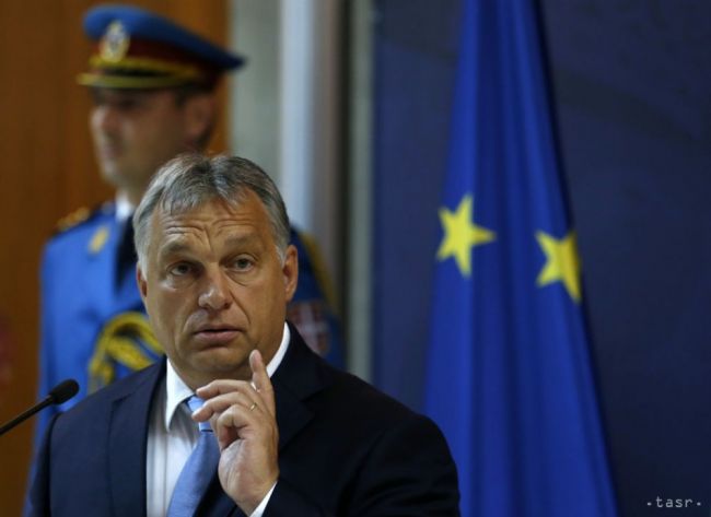 Orbán: EÚ by mala zriadiť mesto pre utečencov v Líbyi, aby nešli sem