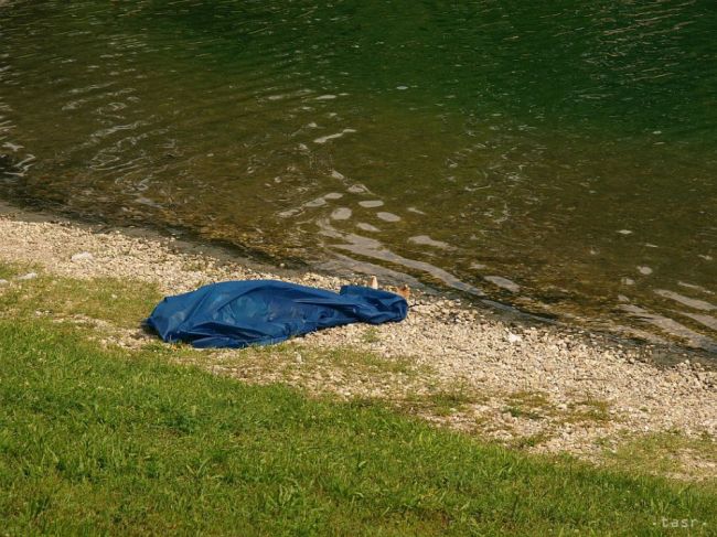 Z jazera pri Cesticiach vytiahli hasiči mŕtvolu 58-ročného muža