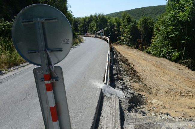 Vlády SR a ČR rokovali o zlepšení cestného spojenia krajín