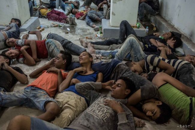 Loď Frontexu prepravila z Lesbosu do Dikili 70 migrantov