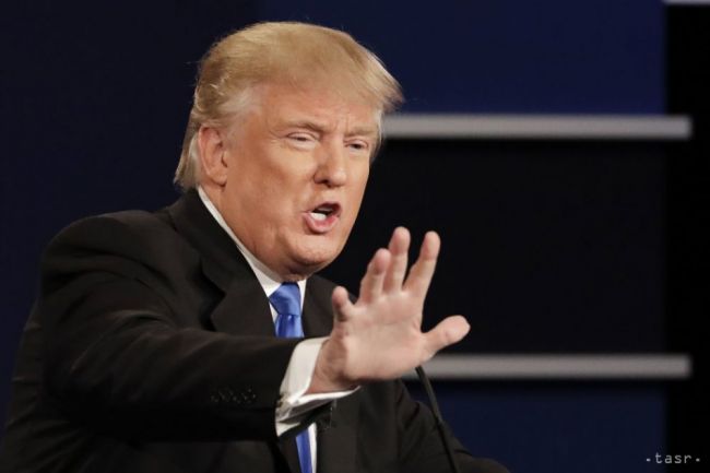 Agentúra AP: Clintonová zatlačila v bojovnej debate Trumpa do obrany