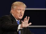 Agentúra AP: Clintonová zatlačila v bojovnej debate Trumpa do obrany