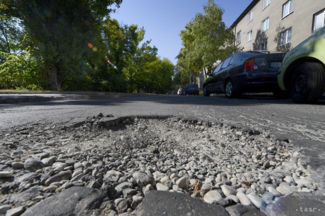 Bratislavský Ružinov ušetril v elektronických aukciách, opraví cestu