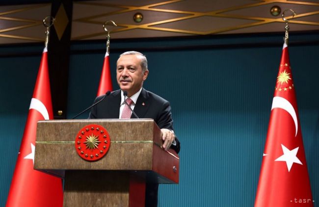 Erdogan naznačil predĺženie výnimočného stavu na rok i viac