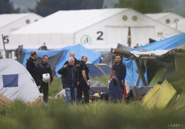 Polícia ČR našla na odpočívadle diaľnice D8 skupinu 11 utečencov