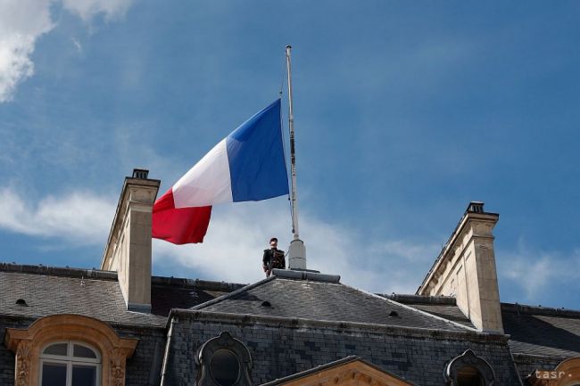 PARÍŽ: Pri Elyzejskom paláci z obavy z atentátov posilnili bezpečnosť