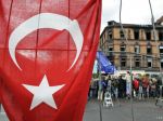 Tureckí novinári protestujú proti zrušeniu TV a rozhlasových staníc