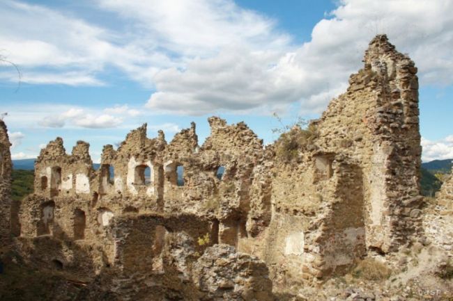 Kamenné články z hradu Šášov premiestnili do lapidária