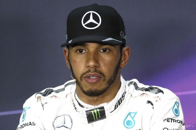 F1: HAMILTON: Nemôžem uveriť, že sa kazia iba moje motory