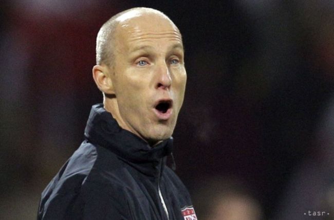 Novým trénerom Swansea City sa stal Američan Bob Bradley