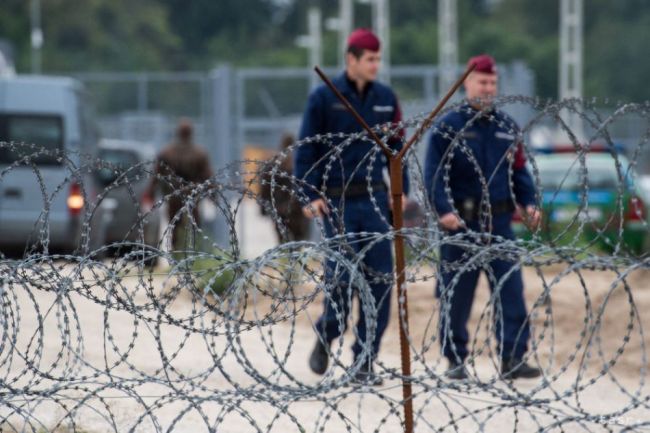Dvadsať maďarských policajtov pôjde do Srbska strážiť južné hranice