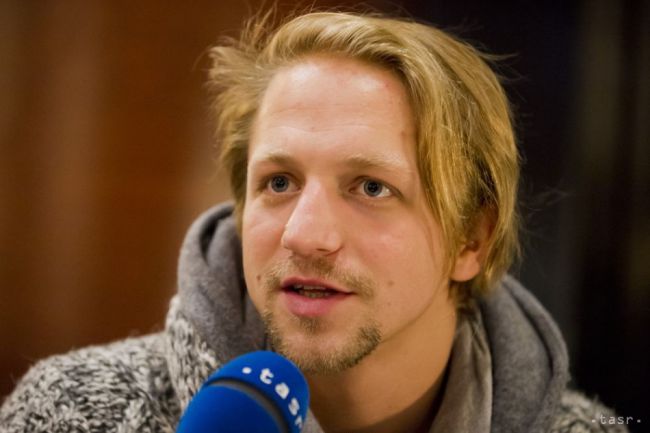 Tomáš Klus po ročnej prestávke opäť koncertuje a mieri aj na Slovensko