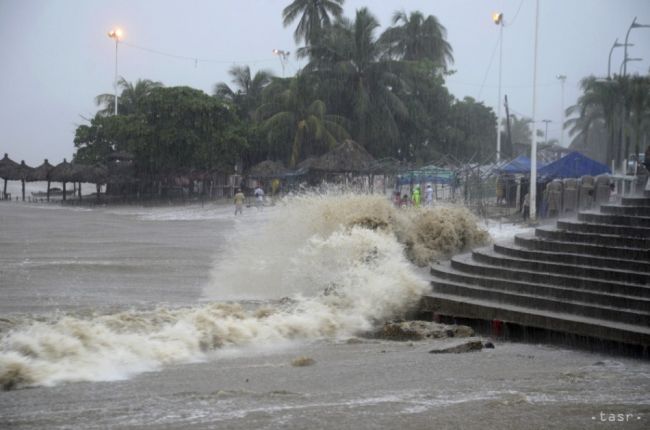 Hurikán Matthew zasiahol Haiti, odtiaľ zamieri na Kubu