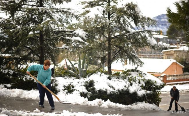 Na horách v ČR napadne až 30 centimetrov snehu, varujú meteorológovia