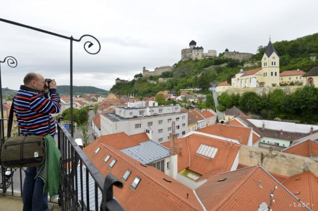 Konštrukcia nad cestou na Trenčiansky hrad zmizne do konca októbra